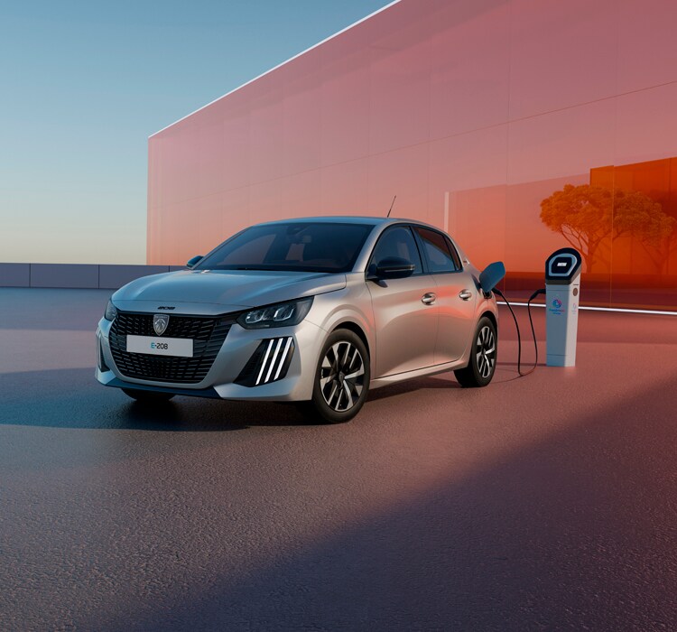 Vooraanzicht van de nieuwe en volledig elektrische Peugeot E-208 Style Edition