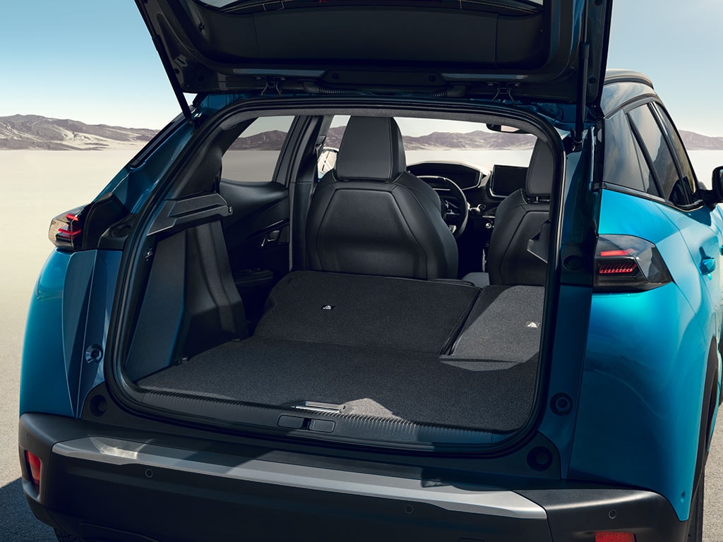 Nieuwe PEUGEOT E-2008 modulaire kofferbak met twee niveaus