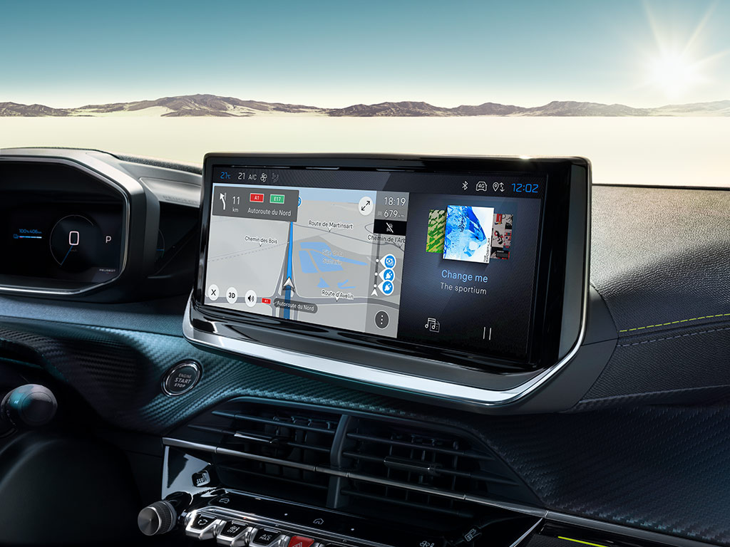 Het 10 inch touchscreen van de PEUGEOT E-2008