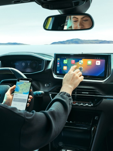 PEUGEOT E-208 Connected services