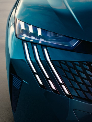PEUGEOT E-3008 in Bleu Obsession met PIXEL LED koplampen
