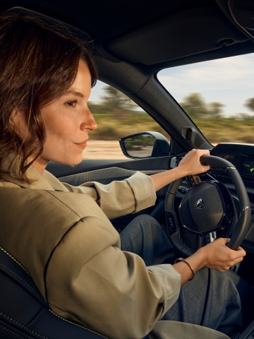 PEUGEOT i-Cockpit® in de nieuwe PEUGEOT E-308 SW