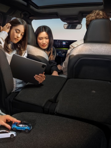 PEUGEOT E-5008 SUV ruim interieur met 7 zitplaatsen