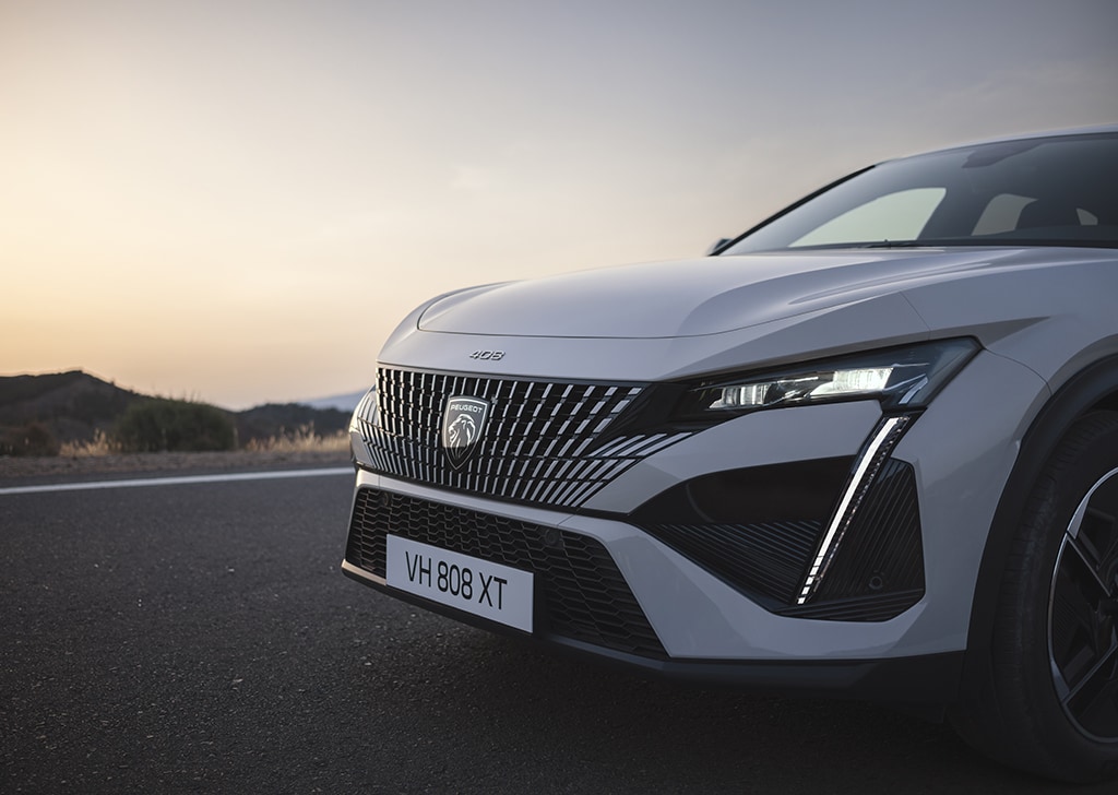 Nieuwe PEUGEOT E-408 koplampen