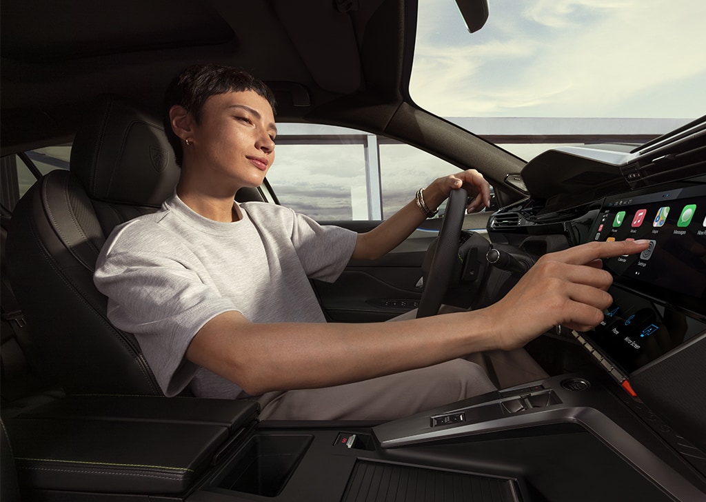 Nieuwe PEUGEOT E-408 connected services
