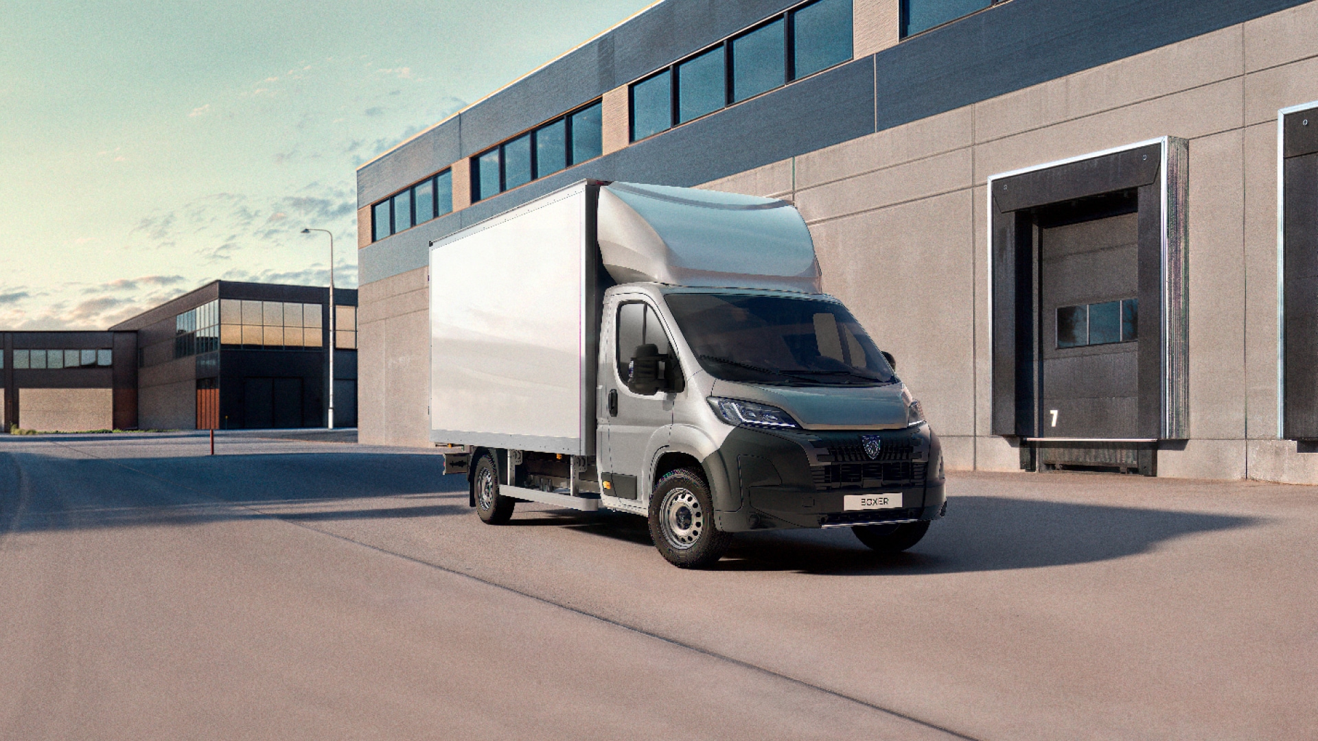 PEUGEOT Boxer Cargo Box schuin van voren